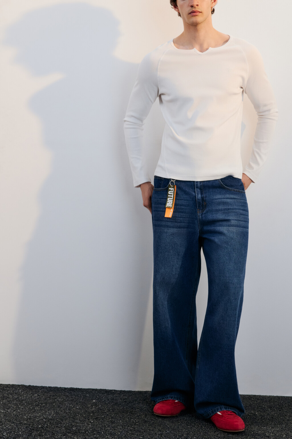 Джинсы широкие с брелоком - цвет синий - 1