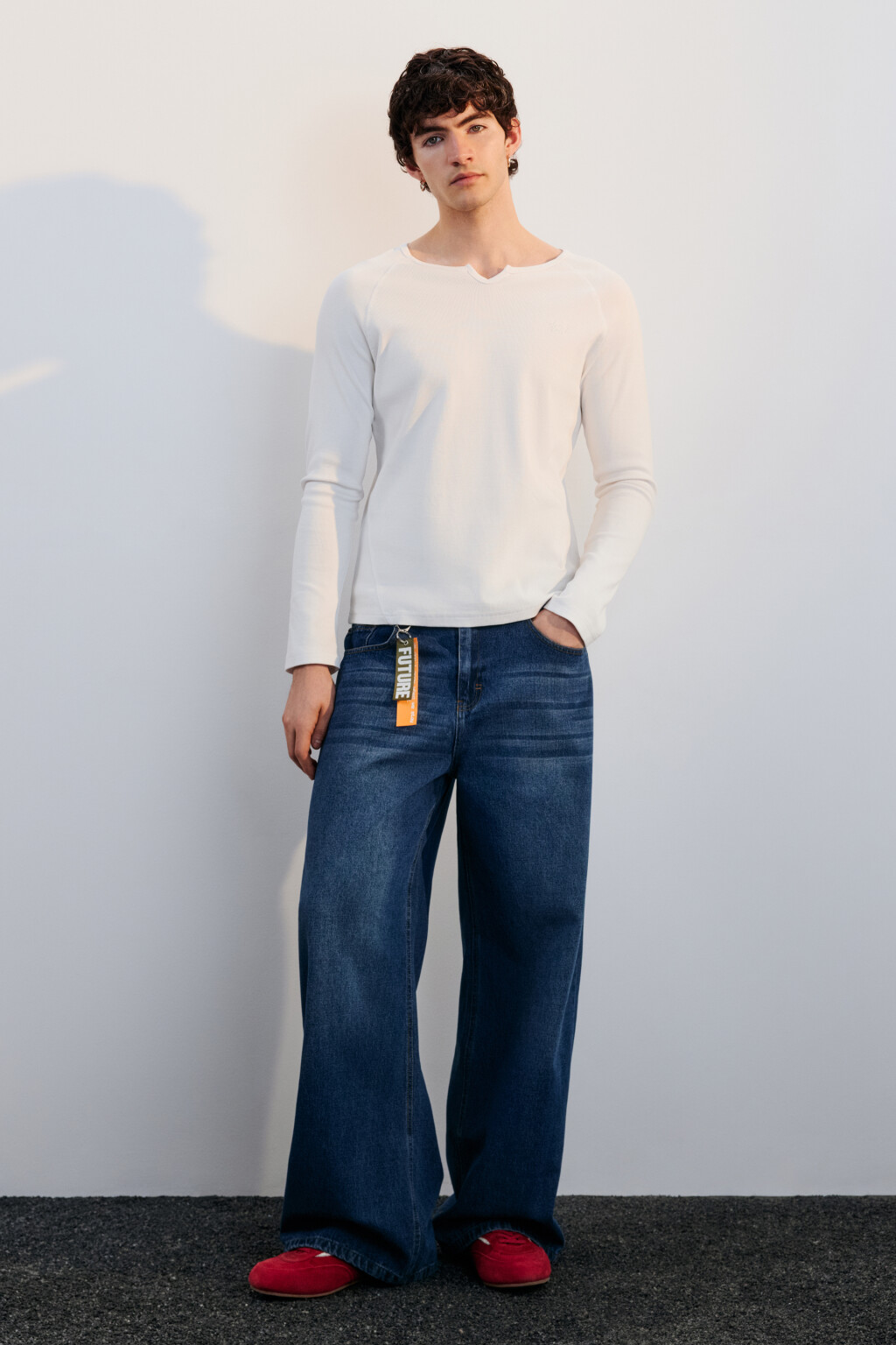 Джинсы широкие с брелоком - цвет синий - 5