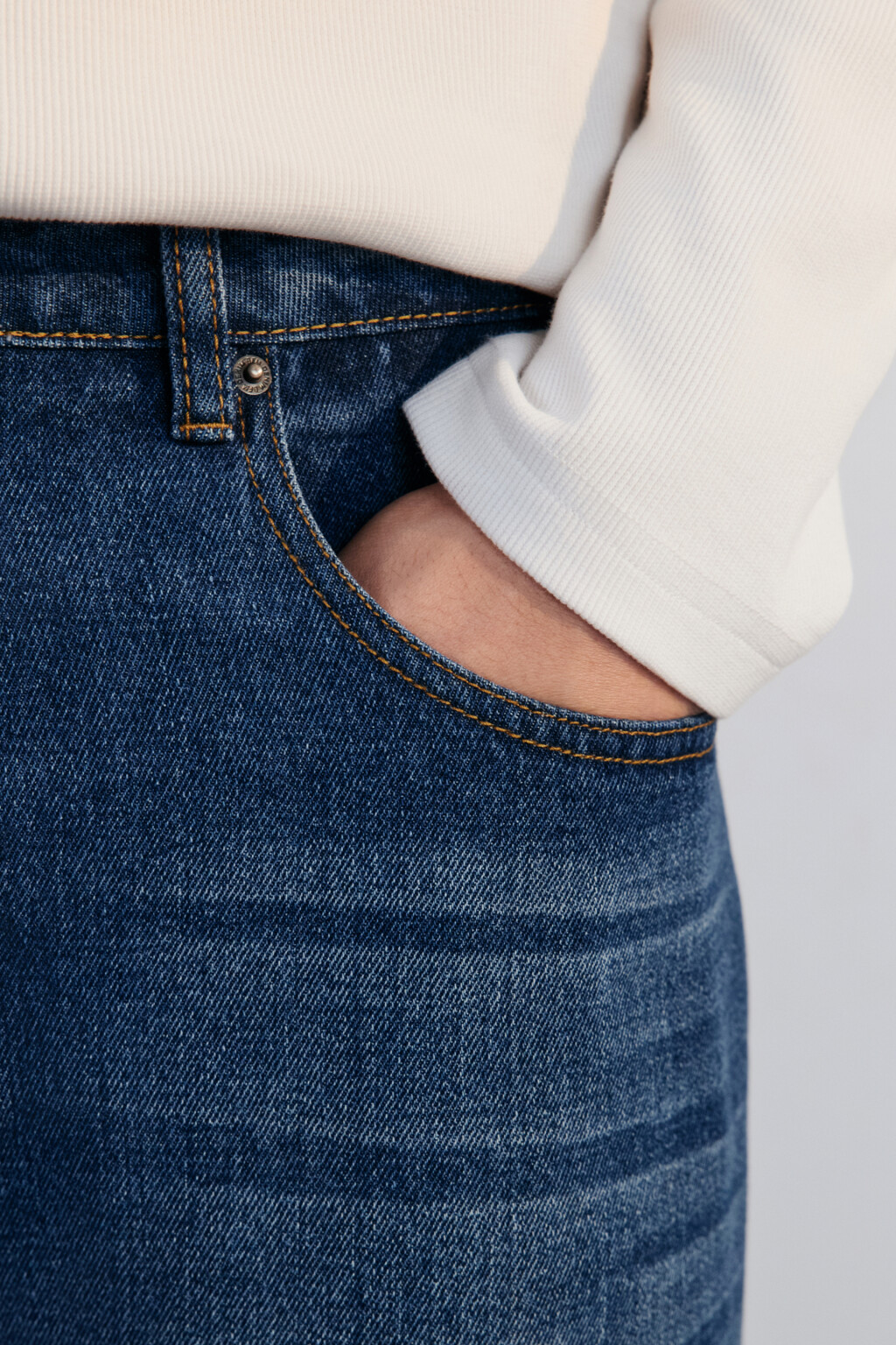 Джинсы широкие с брелоком - цвет синий - 7