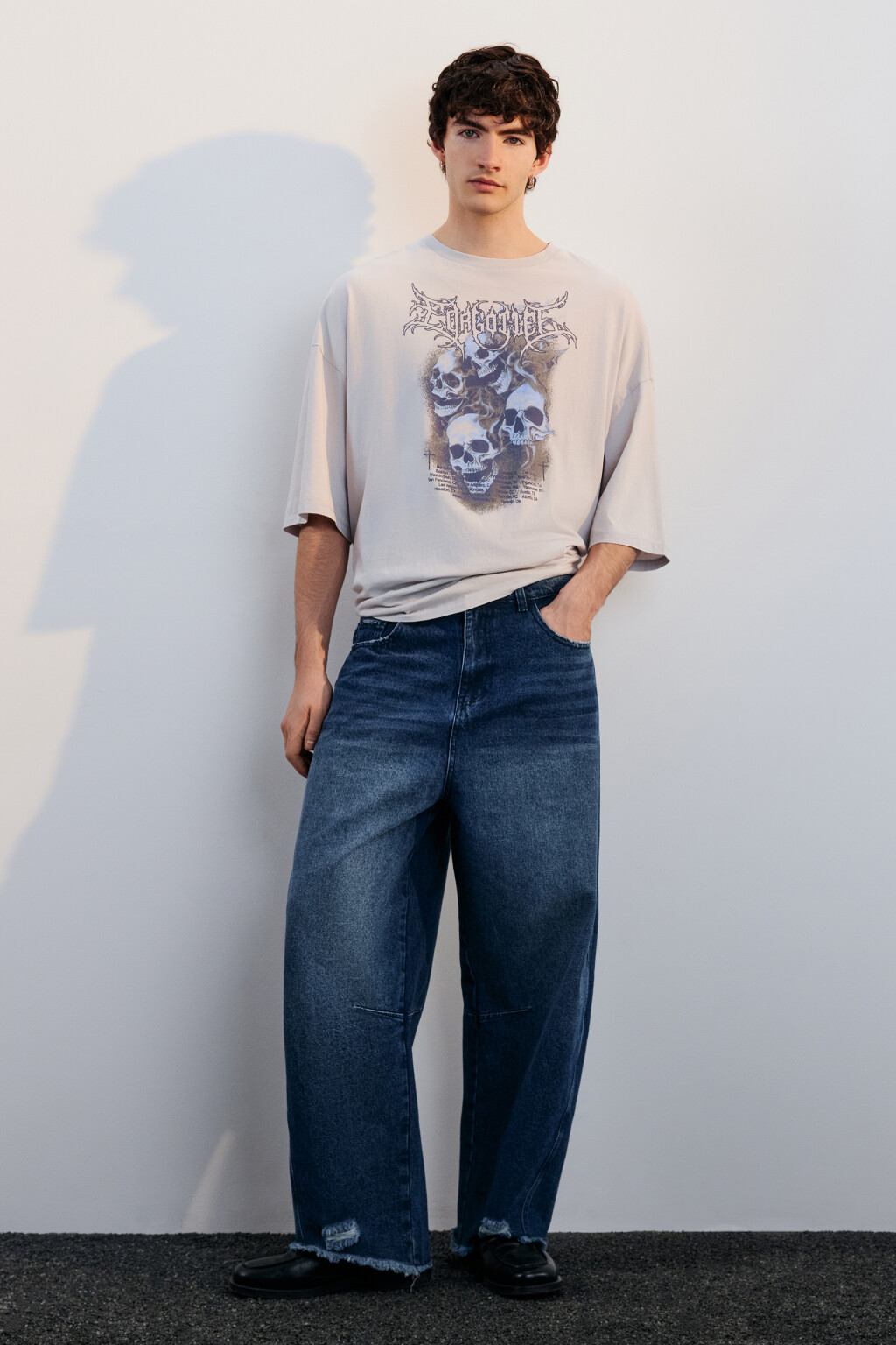 Джинсы широкие рваные с обрезанными краями - цвет синий - 4