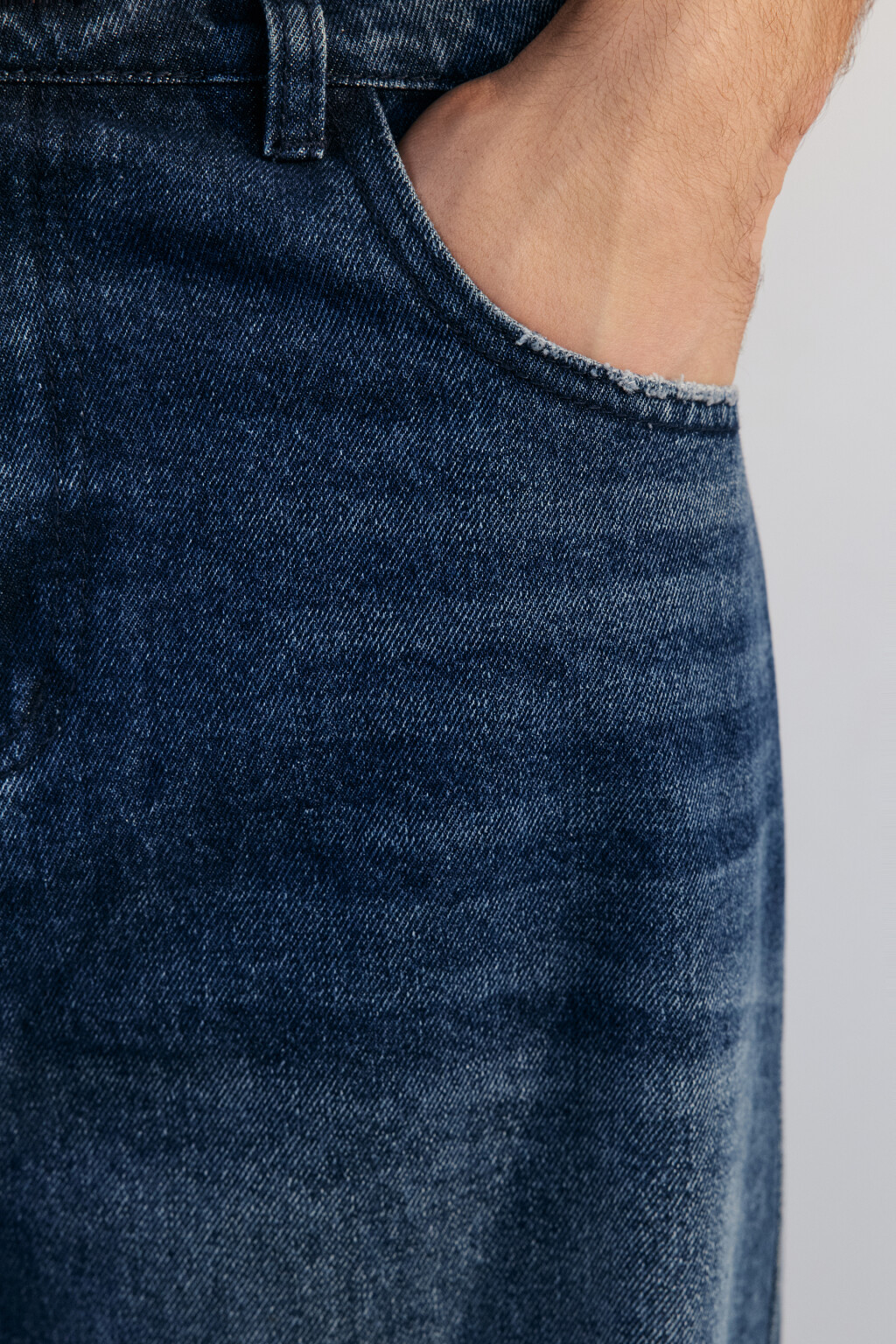 Джинсы широкие рваные с обрезанными краями - цвет синий - 6