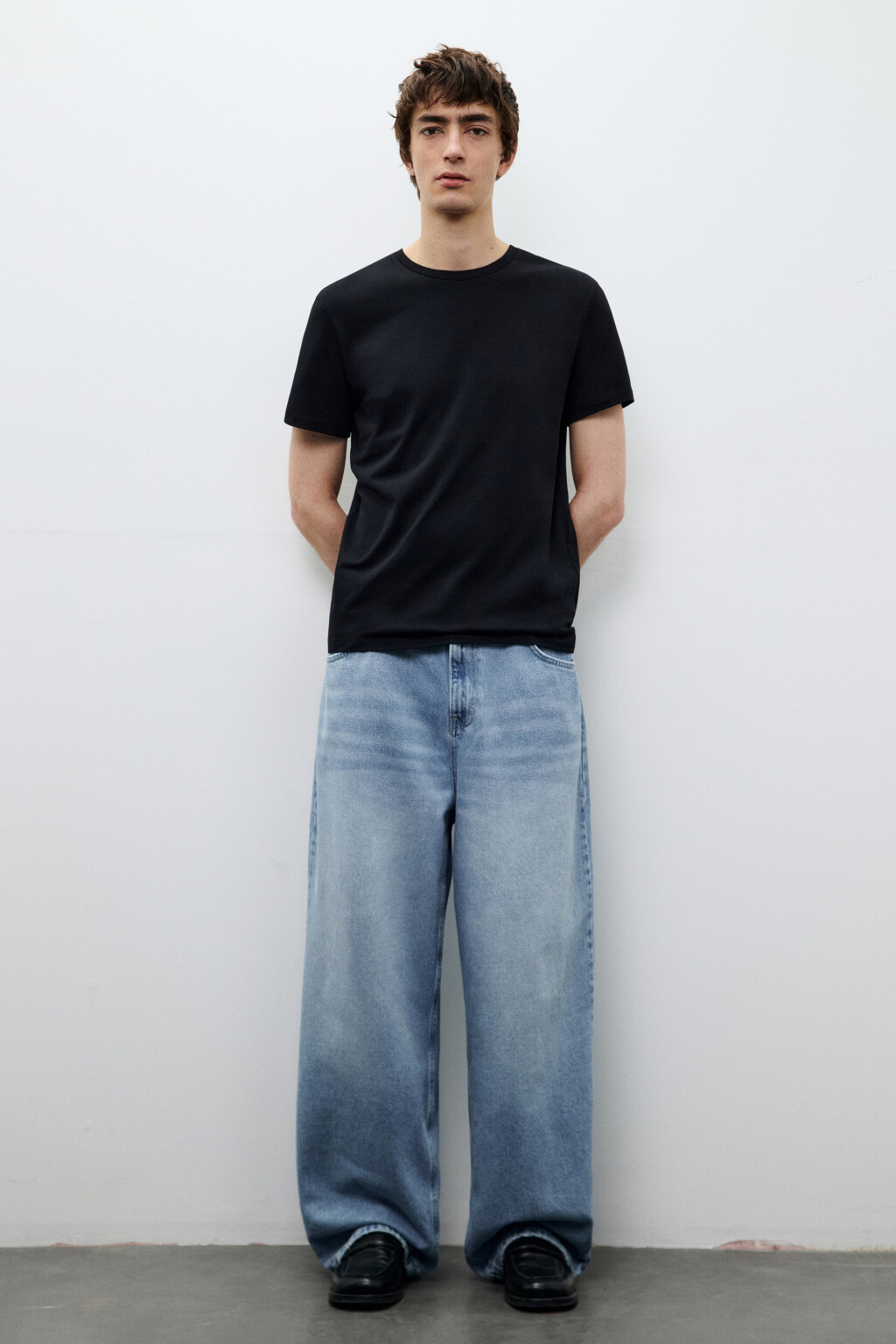 Джинсы широкие с вареным эффектом - цвет голубой - 4