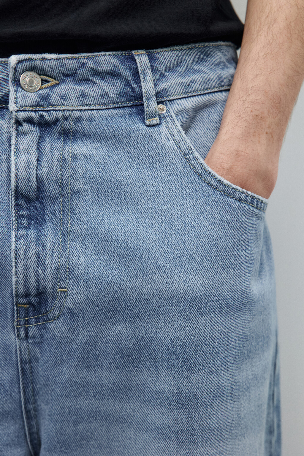 Джинсы широкие с вареным эффектом - цвет голубой - 6