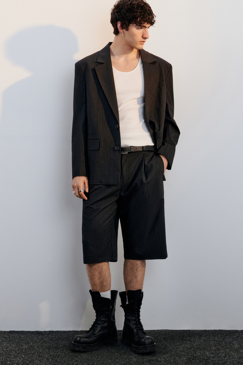 Шорты-бермуды костюмные в полоску - цвет серый - 1