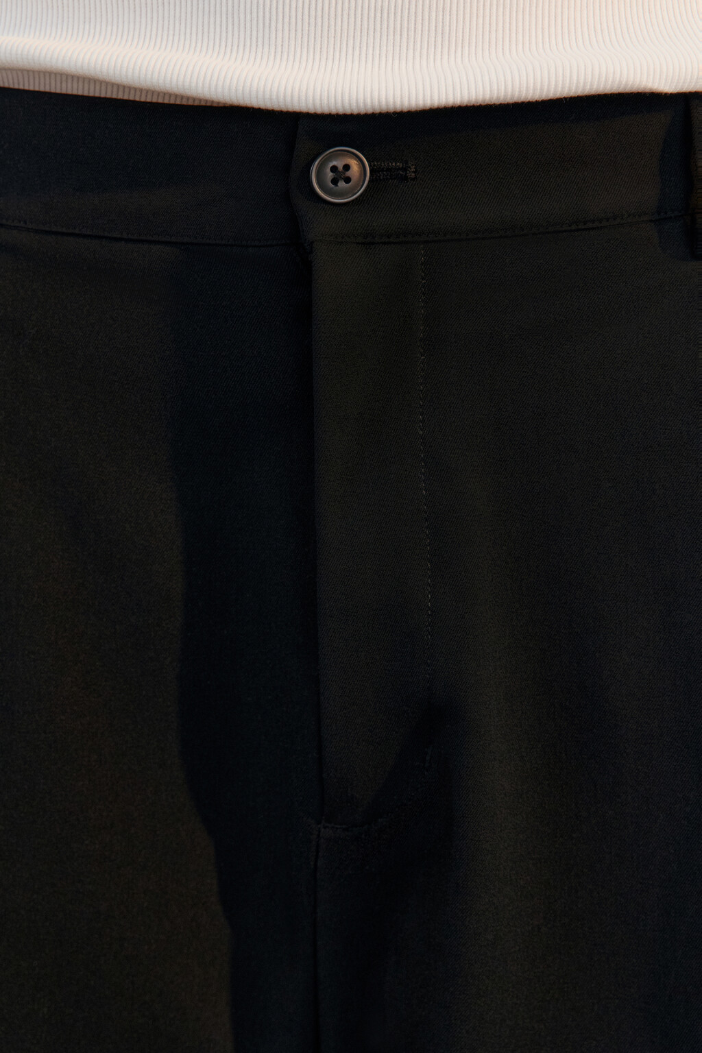 Шорты-бермуды костюмные со складками - цвет черный - 5