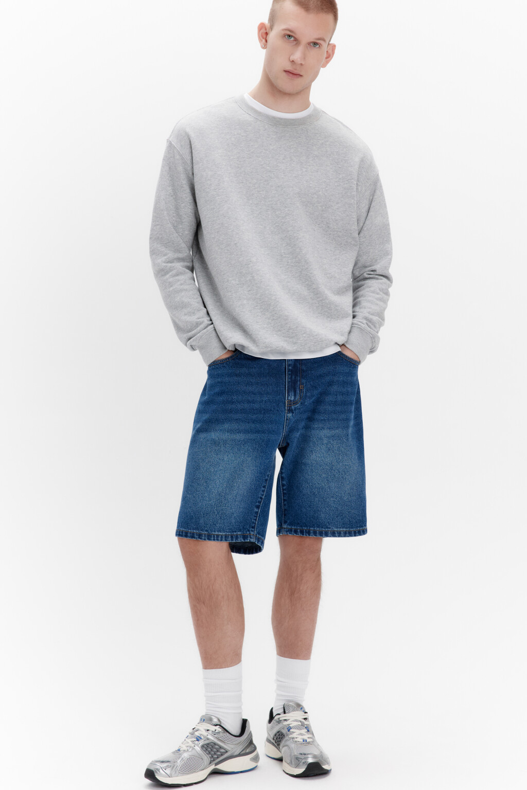 Шорты джинсовые с вареным эффектом - цвет голубой - 1