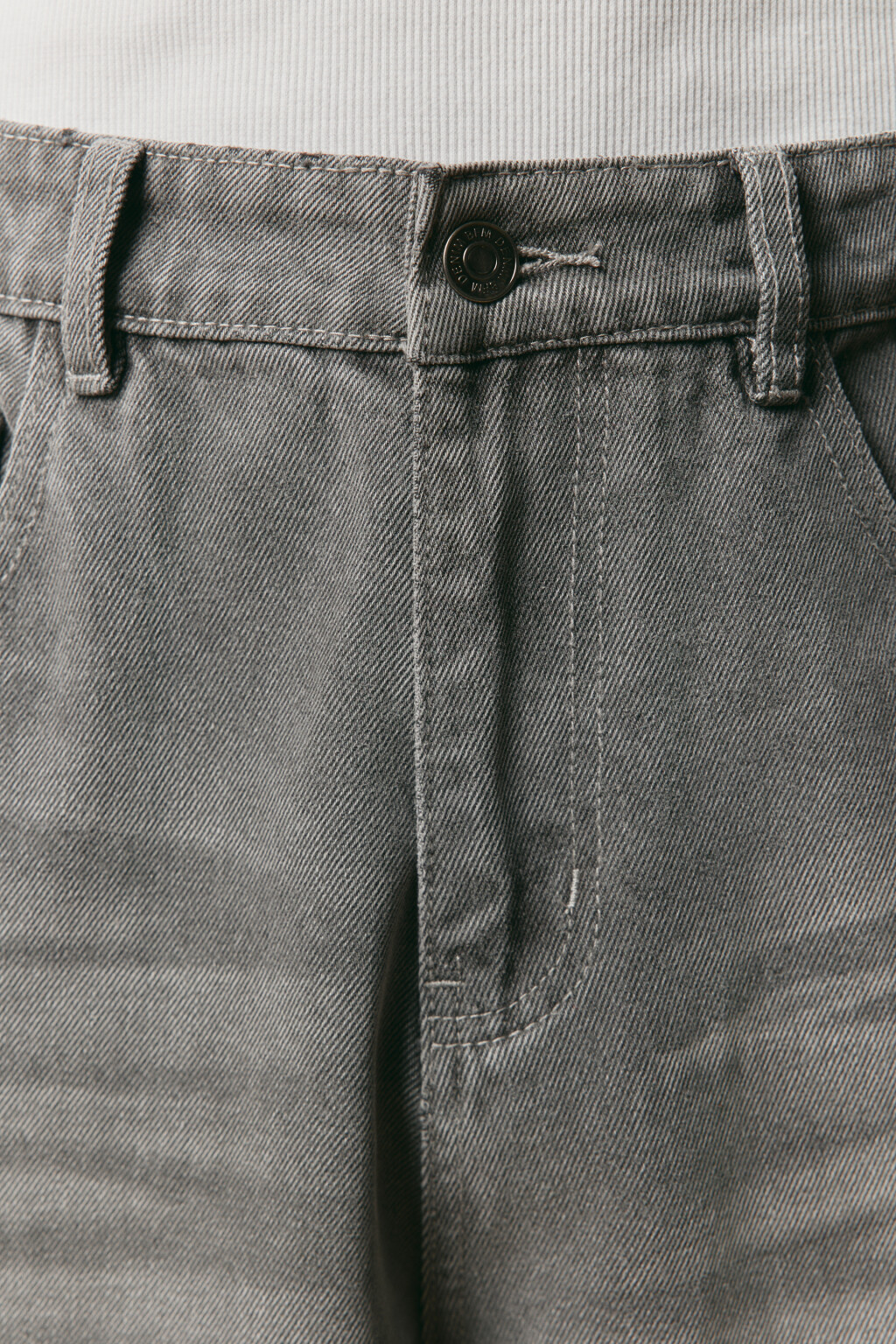 Шорты-бриджи джинсовые с вареным эффектом - цвет серый - 6