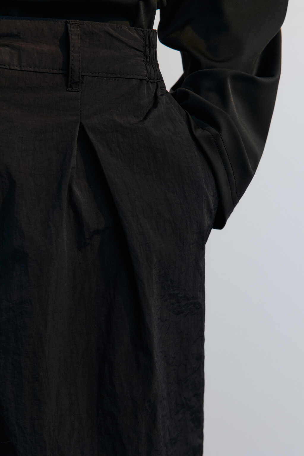 Шорты-бермуды широкие из нейлона - цвет черный - 6