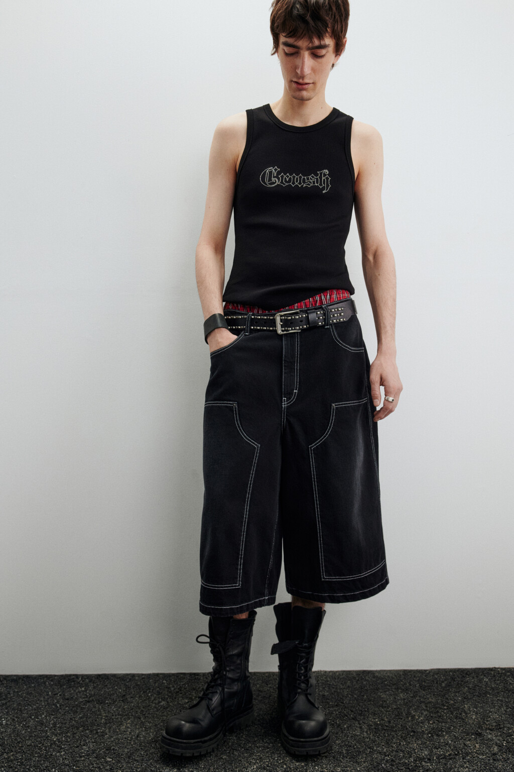 Шорты джинсовые с контрастной прострочкой - цвет черный - 2