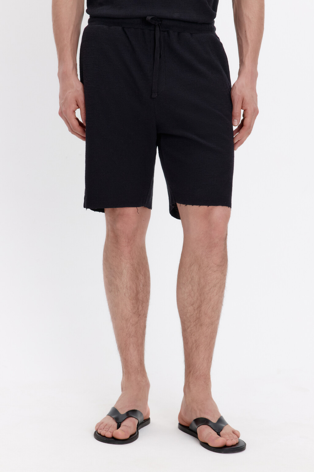 Шорты трикотажные с обрезанными краями - цвет черный - 2
