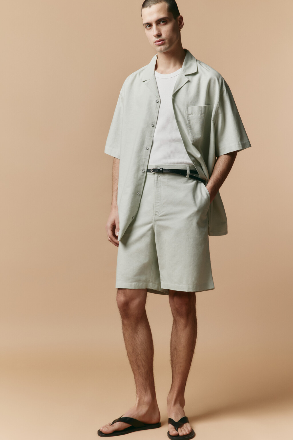 Шорты костюмные из льняной ткани - цвет зеленый - 1
