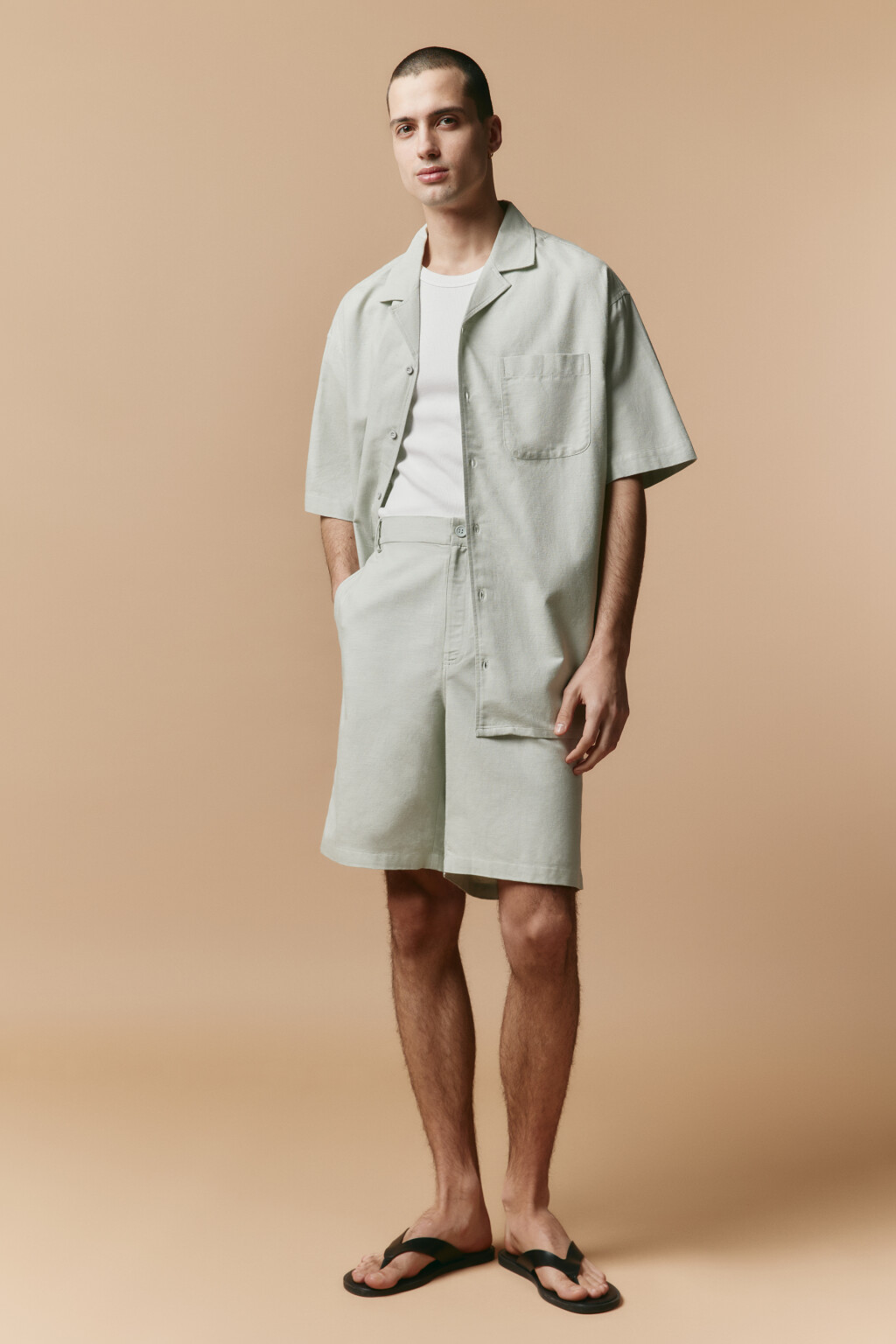 Шорты костюмные из льняной ткани - цвет зеленый - 4