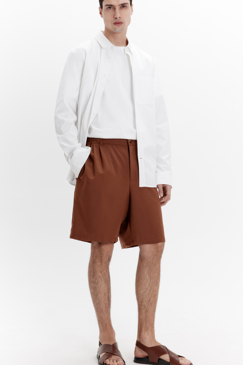 Шорты-бермуды костюмные со складками на поясе - цвет коричневый - 1