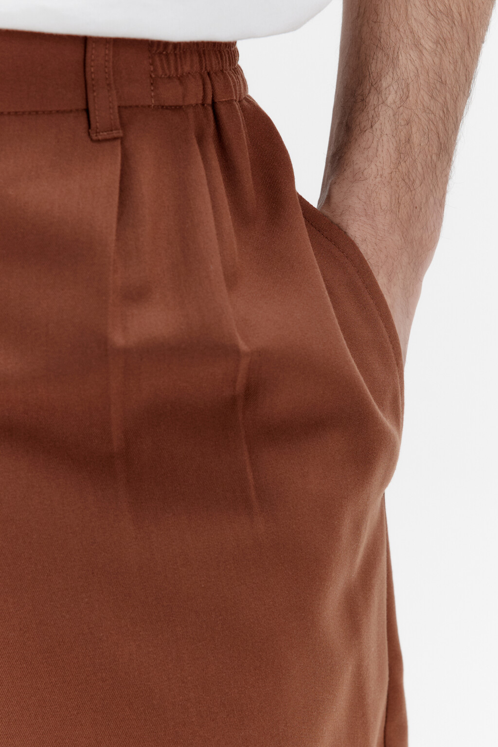 Шорты-бермуды костюмные со складками на поясе - цвет коричневый - 6