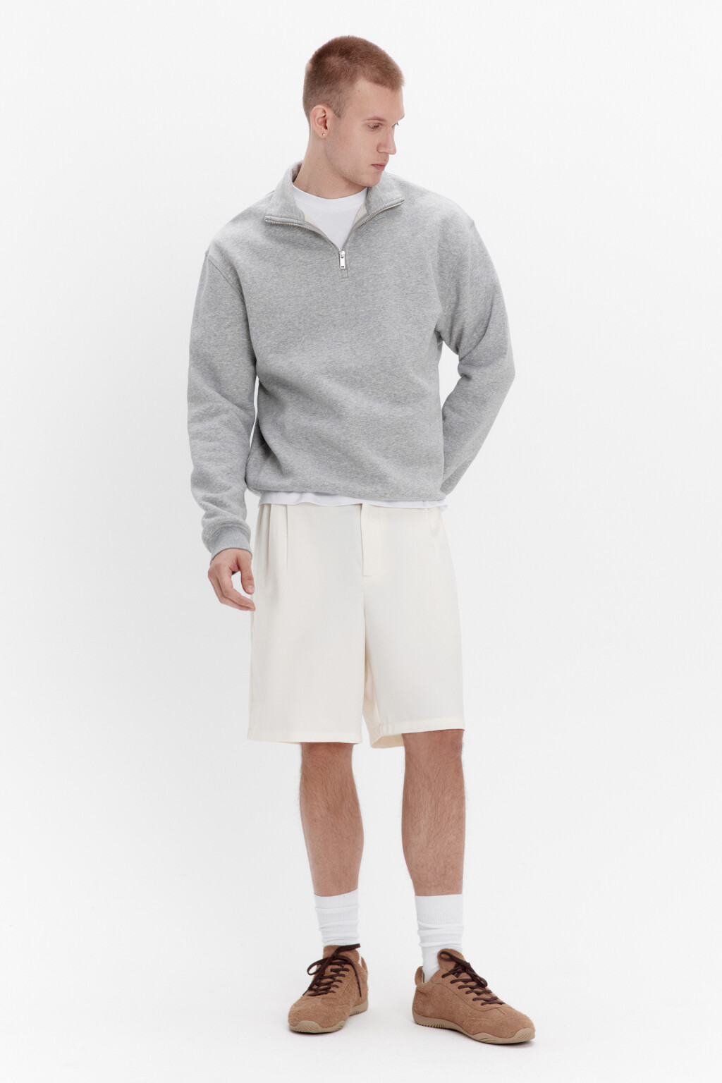 Шорты-бермуды костюмные со складками на поясе - цвет бежевый - 4