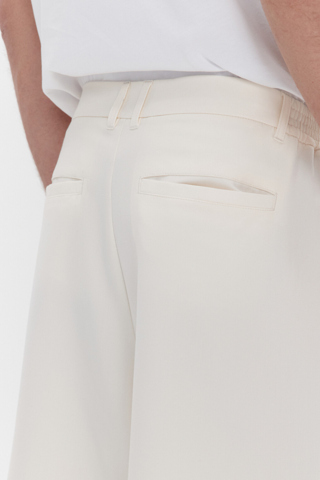 Шорты-бермуды костюмные со складками на поясе - цвет бежевый - 6