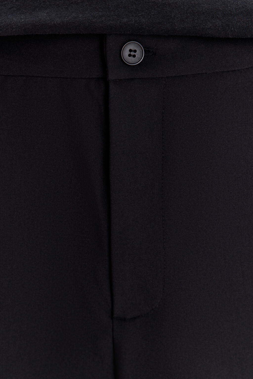 Шорты-бермуды костюмные со складками на поясе - цвет черный - 5