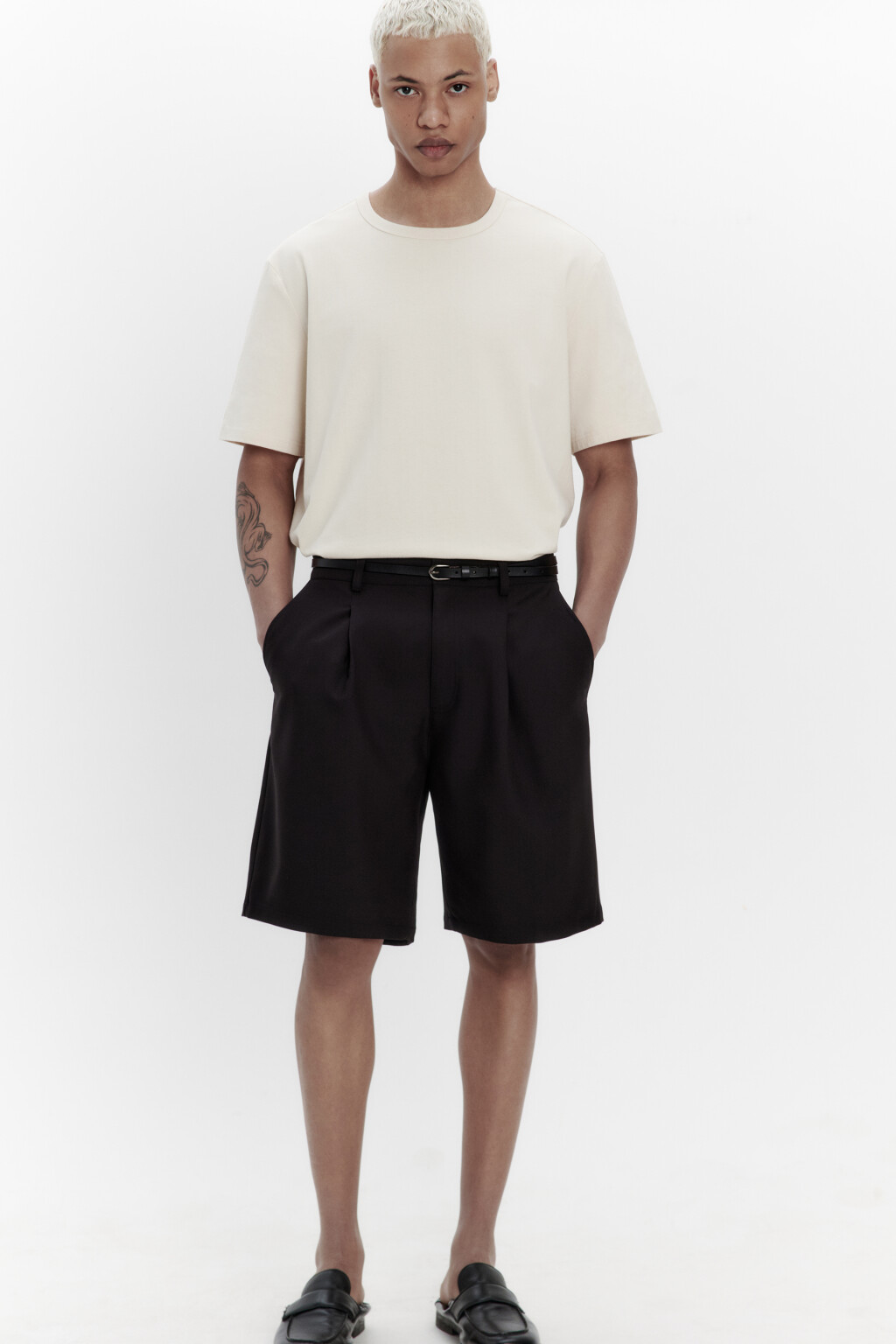 Шорты костюмные со складками на поясе - цвет черный - 1