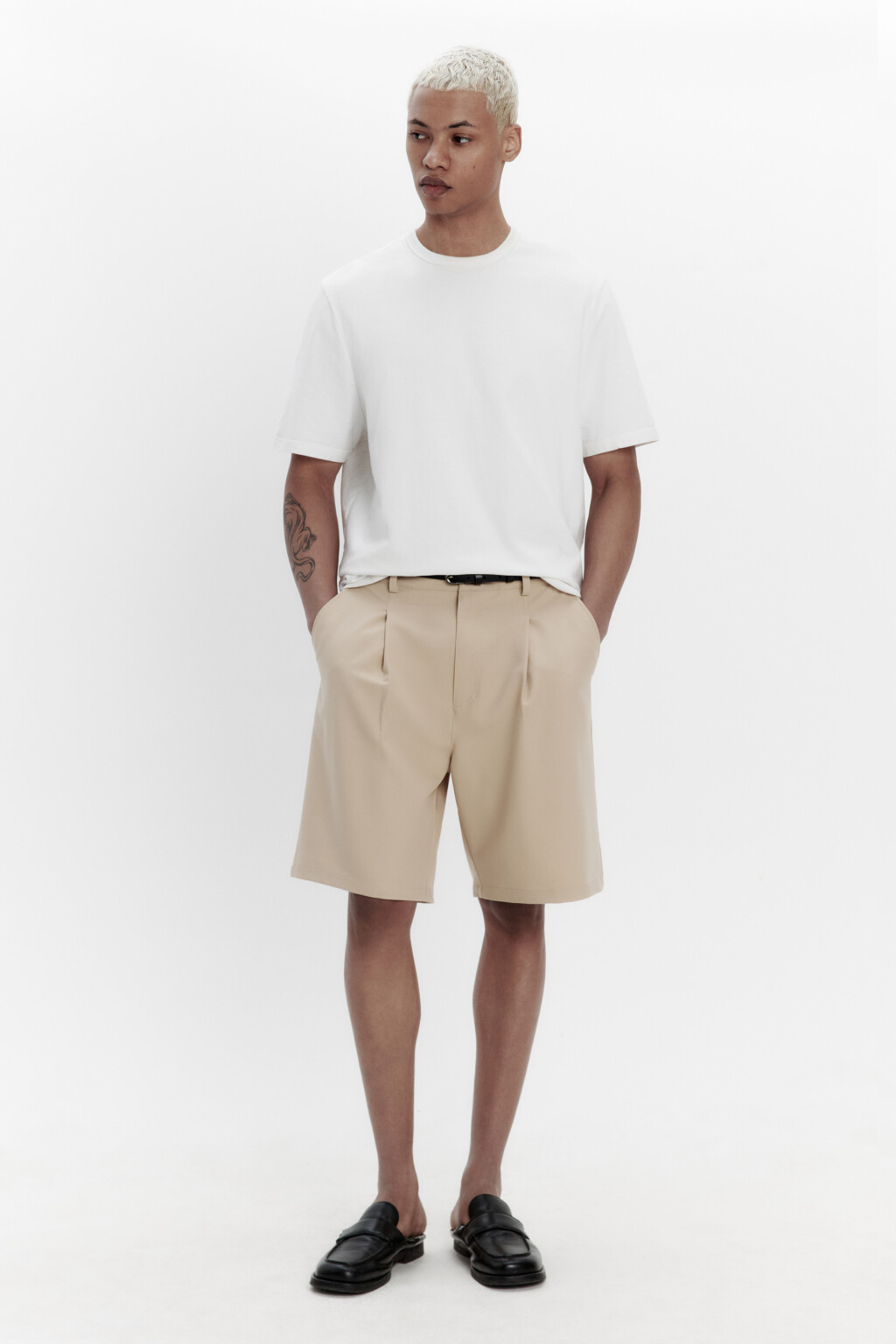 Шорты костюмные со складками на поясе - цвет коричневый - 4