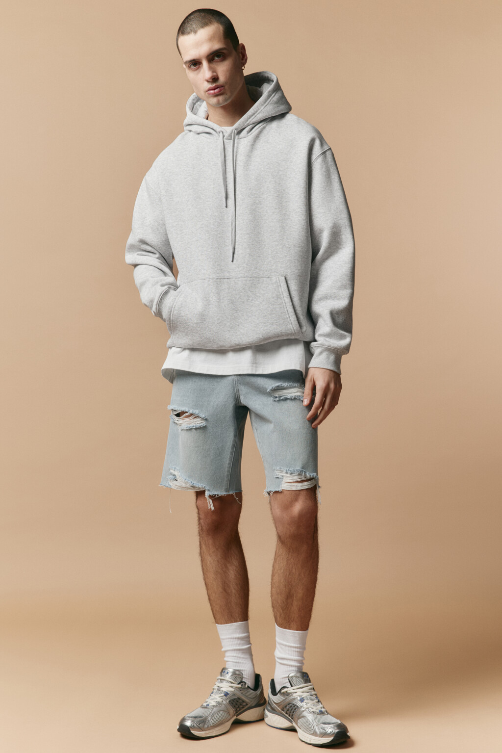 Шорты джинсовые рваные - цвет голубой - 2