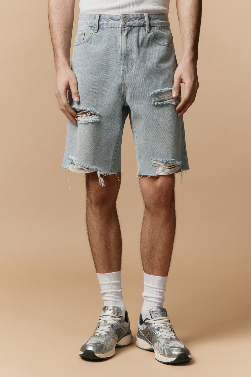 Шорты джинсовые рваные - цвет голубой - 3