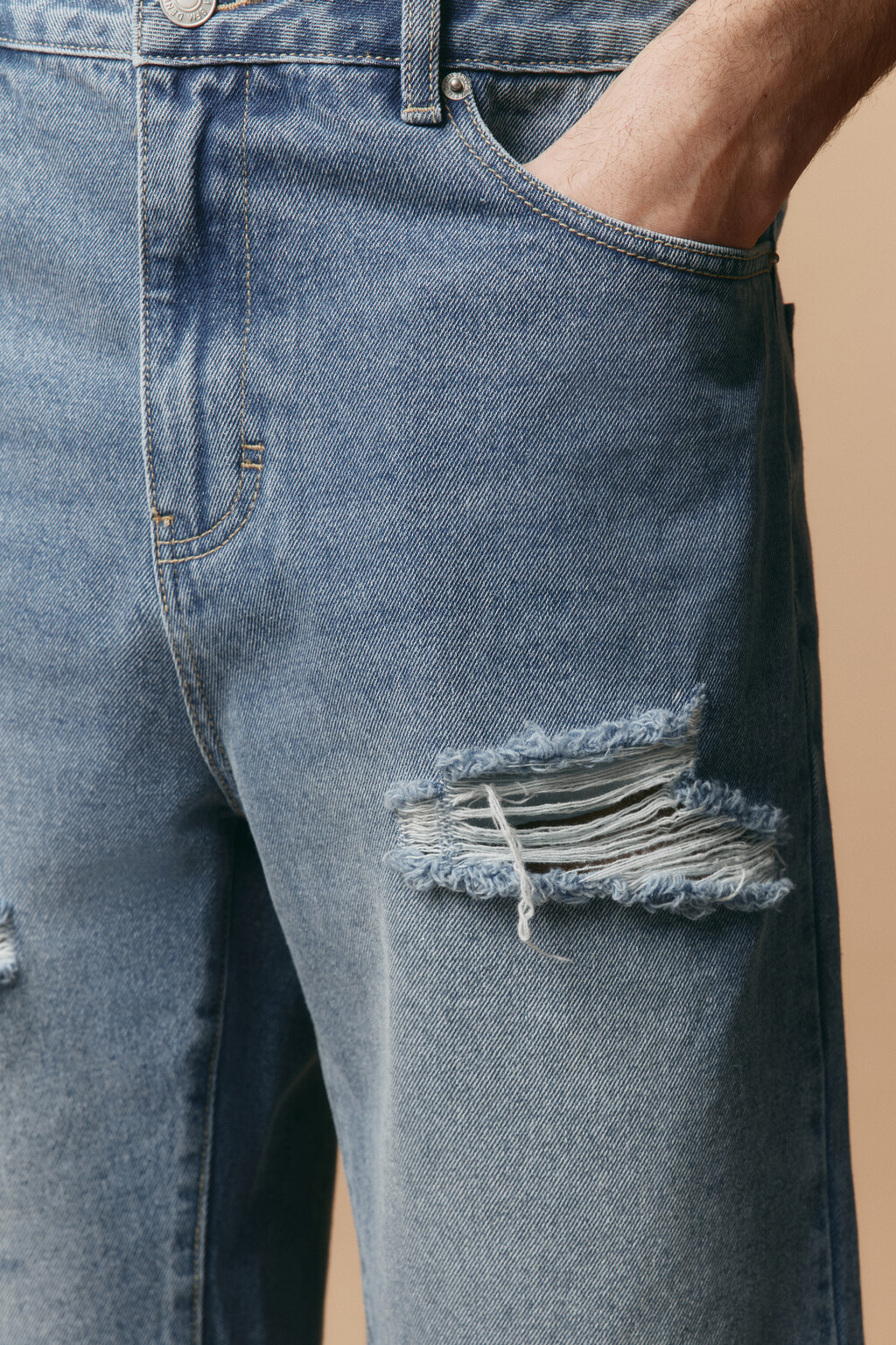 Шорты джинсовые рваные - цвет голубой - 8