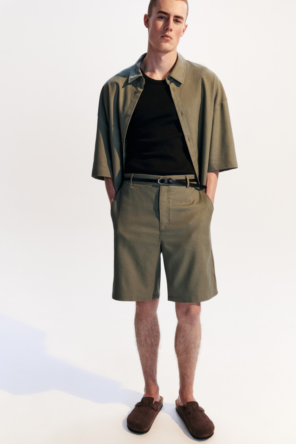 Шорты льняные с резинкой на поясе - цвет зеленый - 1