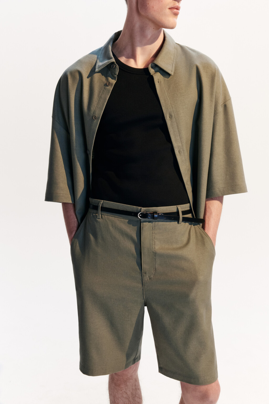 Шорты льняные с резинкой на поясе - цвет зеленый - 2
