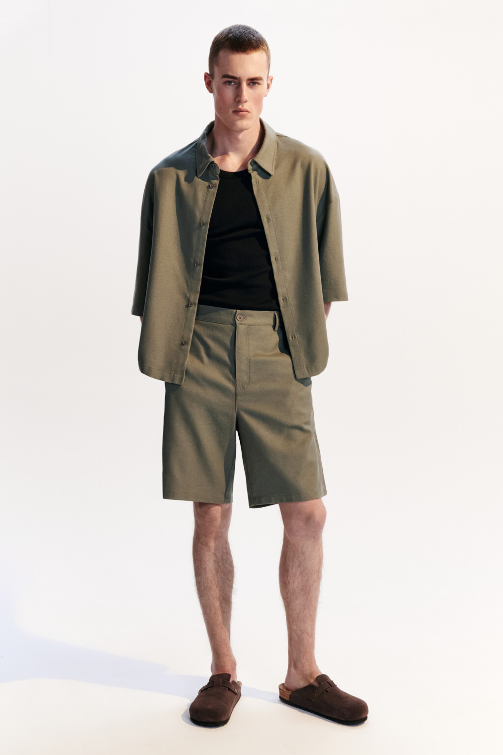 Шорты льняные с резинкой на поясе - цвет зеленый - 5