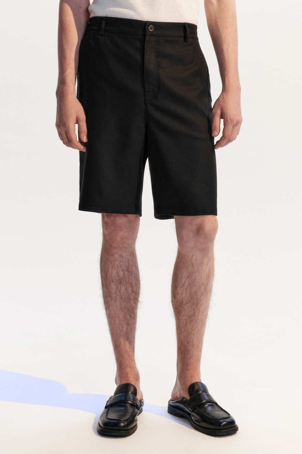 Шорты льняные с резинкой на поясе - цвет черный - 2