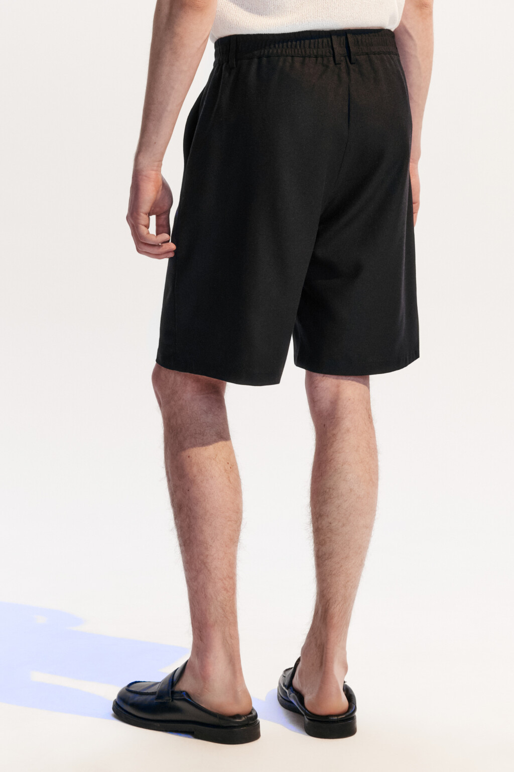 Шорты льняные с резинкой на поясе - цвет черный - 3