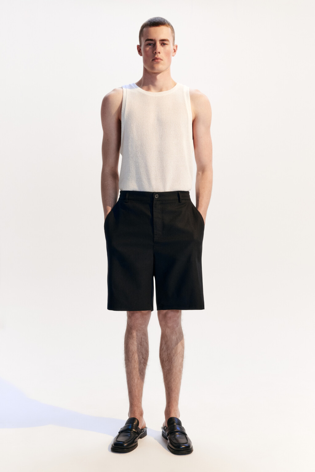 Шорты льняные с резинкой на поясе - цвет черный - 4