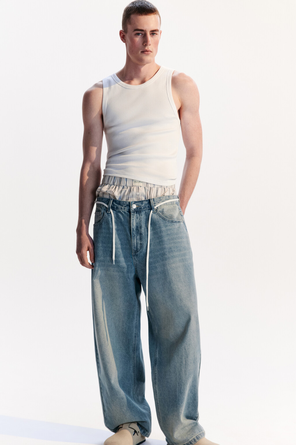 Шорты в полоску в пижамном стиле - цвет бежевый - 2