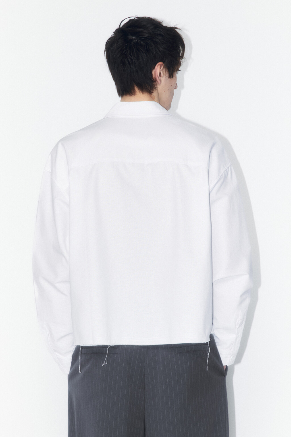 Рубашка хлопковая с обрезанными краями - цвет белый - 3