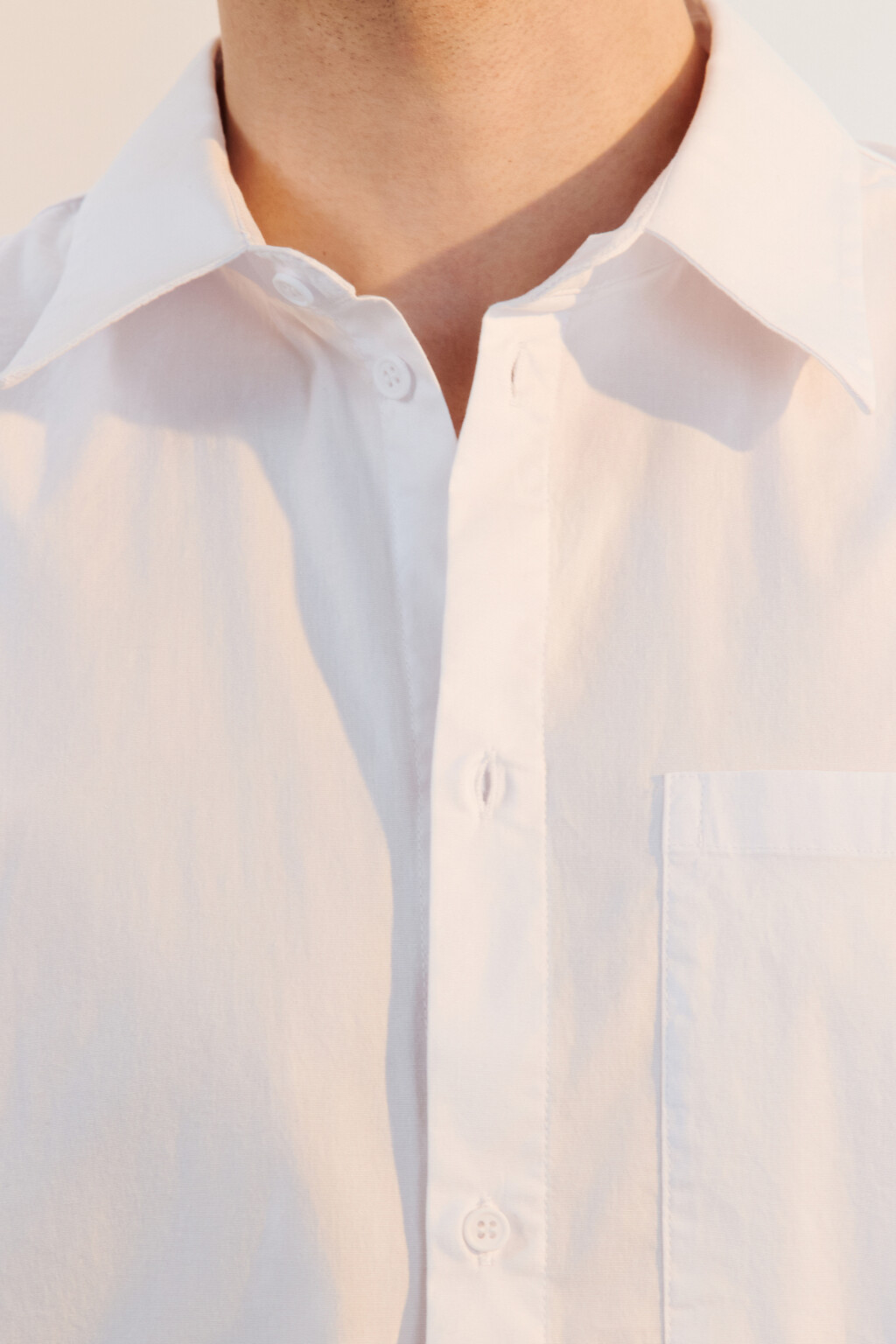 Рубашка хлопковая с обрезанными рукавами - цвет белый - 5