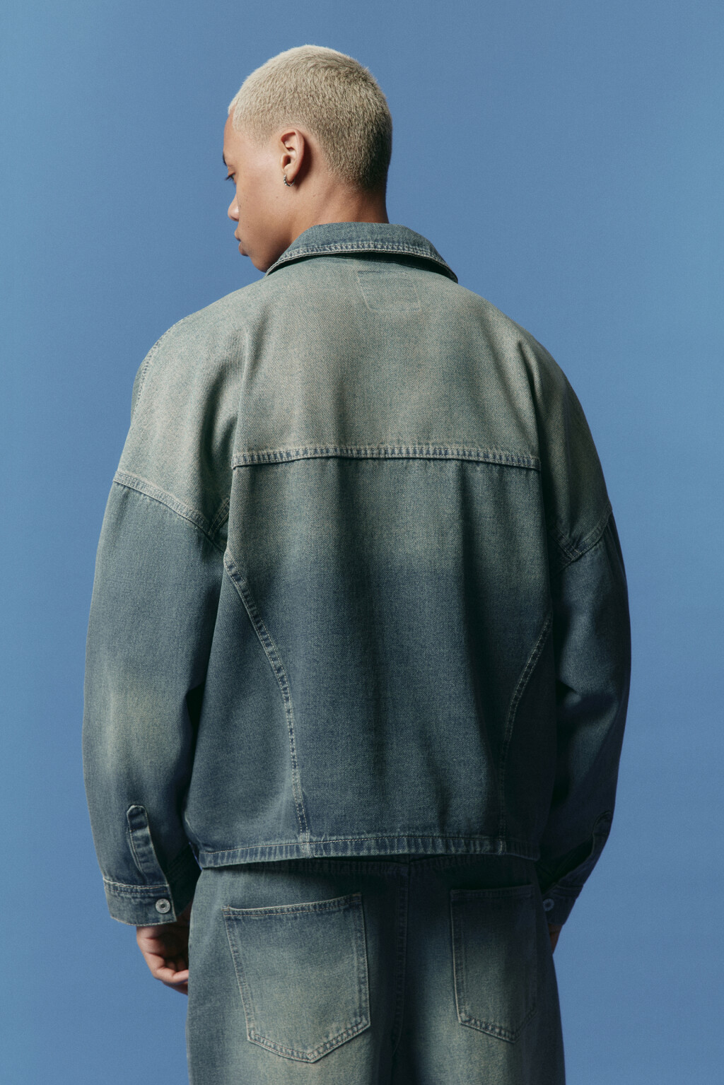 Рубашка джинсовая с накладными карманами - цвет голубой - 4