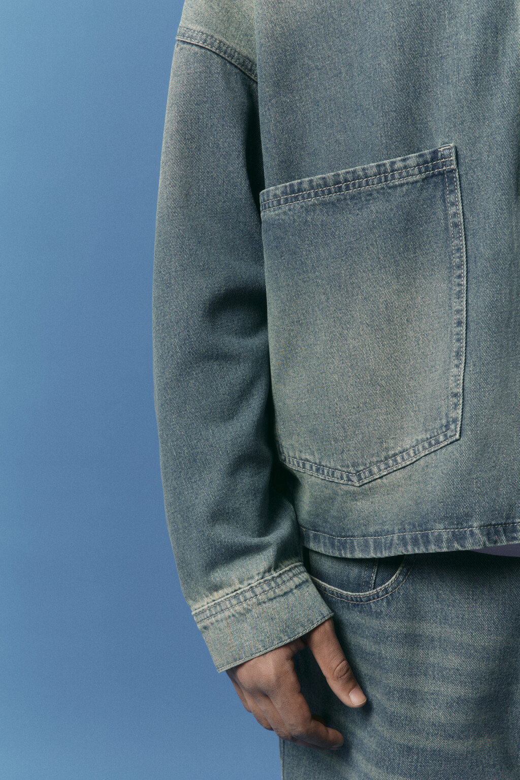 Рубашка джинсовая с накладными карманами - цвет голубой - 7