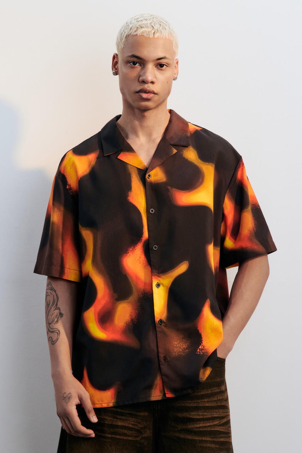 Рубашка oversize с огненным принтом - цвет мультиколор - 3