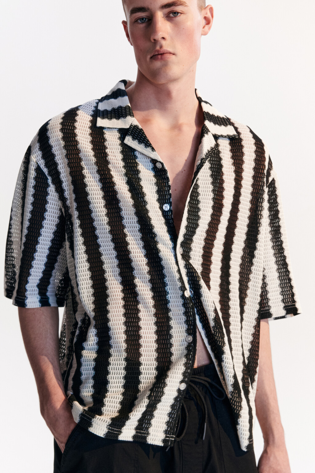 Рубашка ажурная в полоску - цвет черный - 2