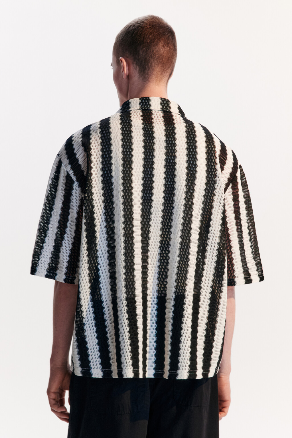 Рубашка ажурная в полоску - цвет черный - 4