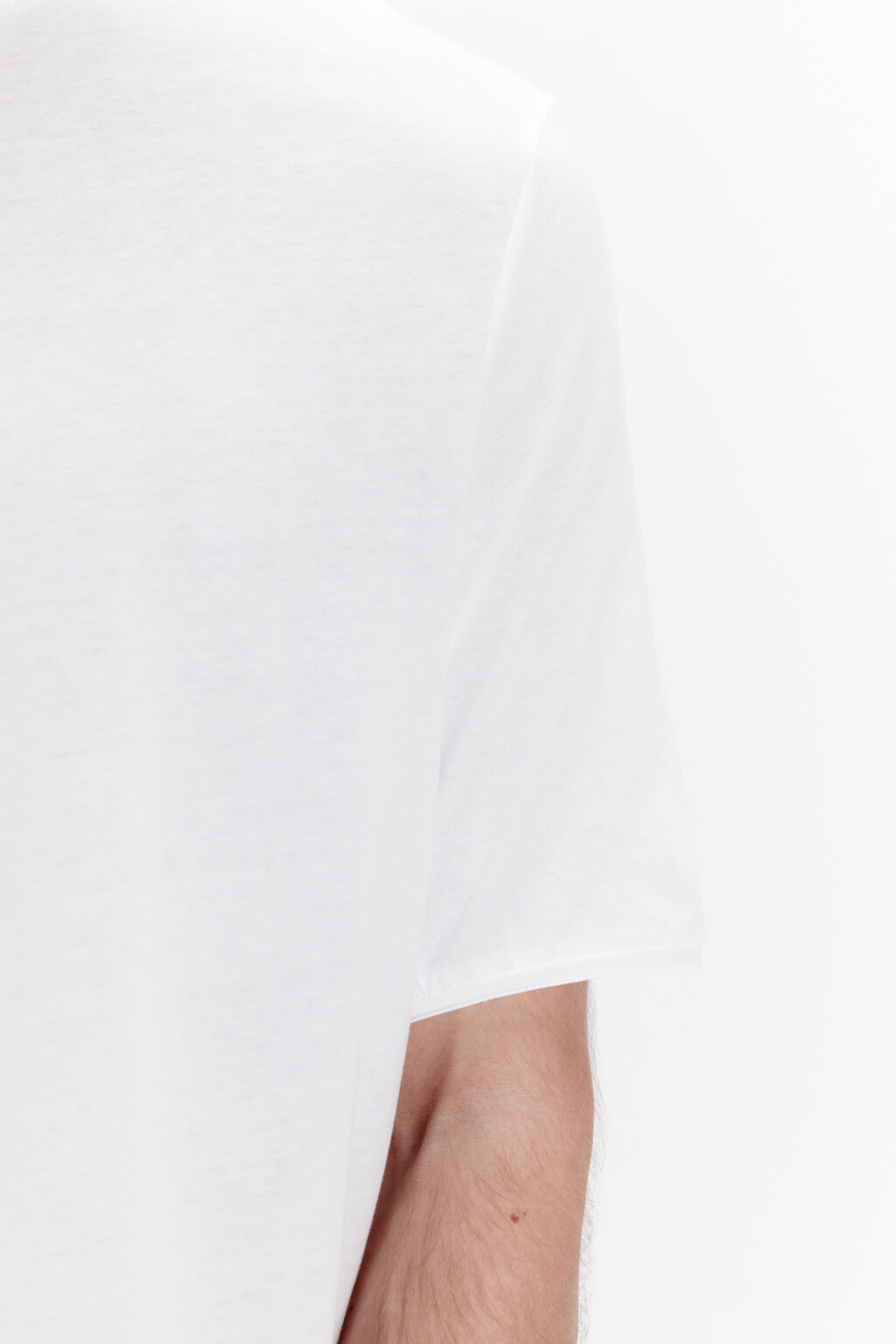 Футболка хлопковая с открытыми срезами - цвет белый - 6