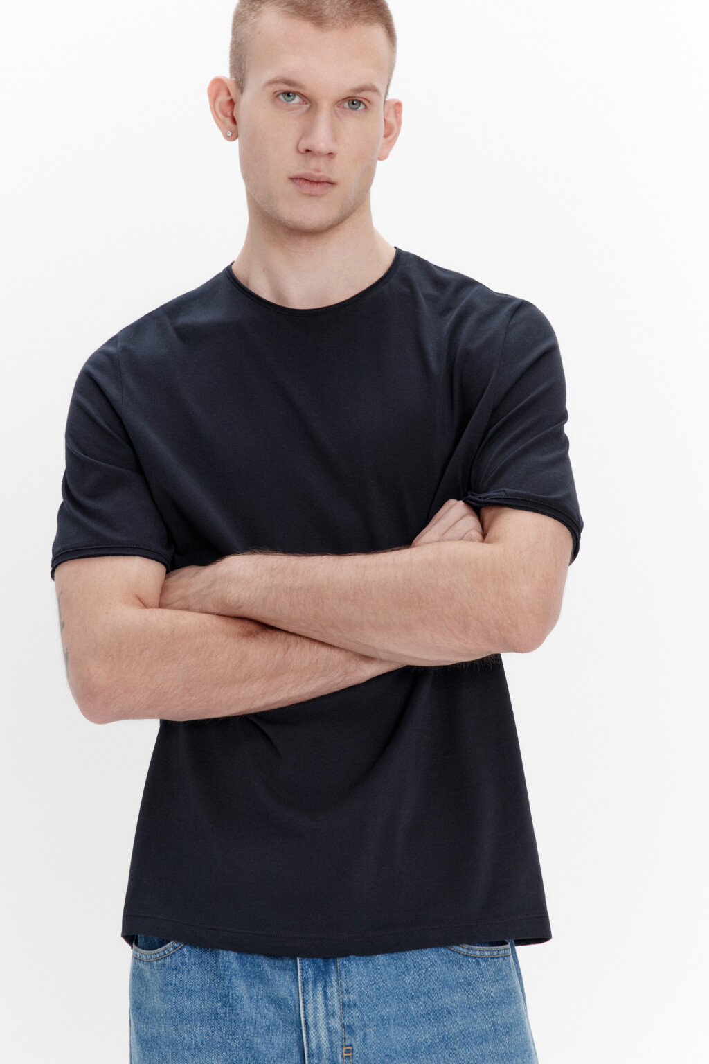 Футболка хлопковая с открытыми срезами - цвет черный - 1