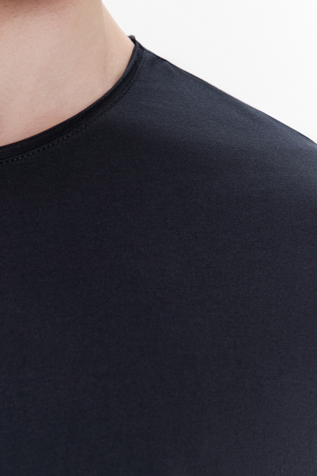 Футболка хлопковая с открытыми срезами - цвет черный - 5