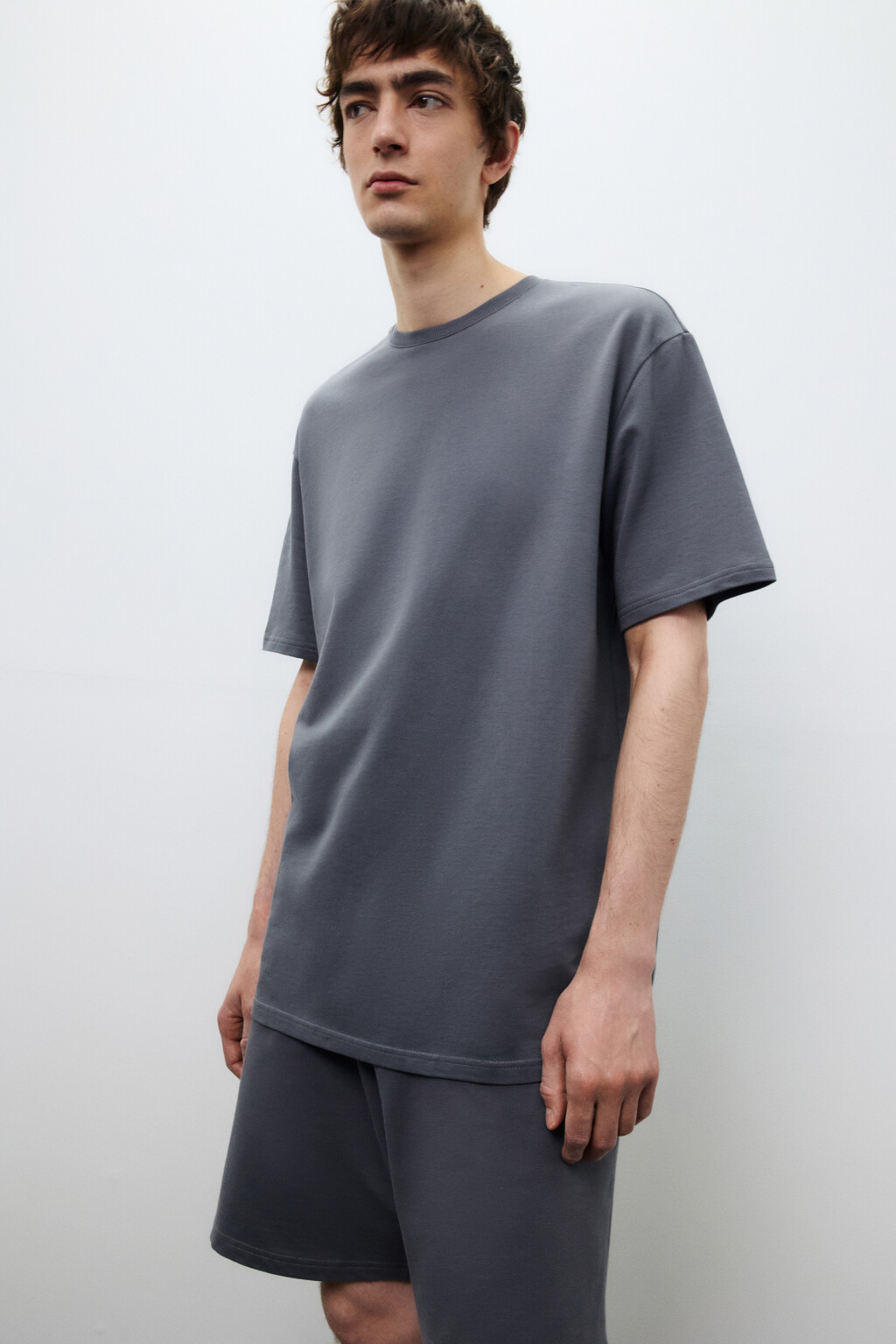 Футболка базовая из хлопкового трикотажа - цвет серый - 1