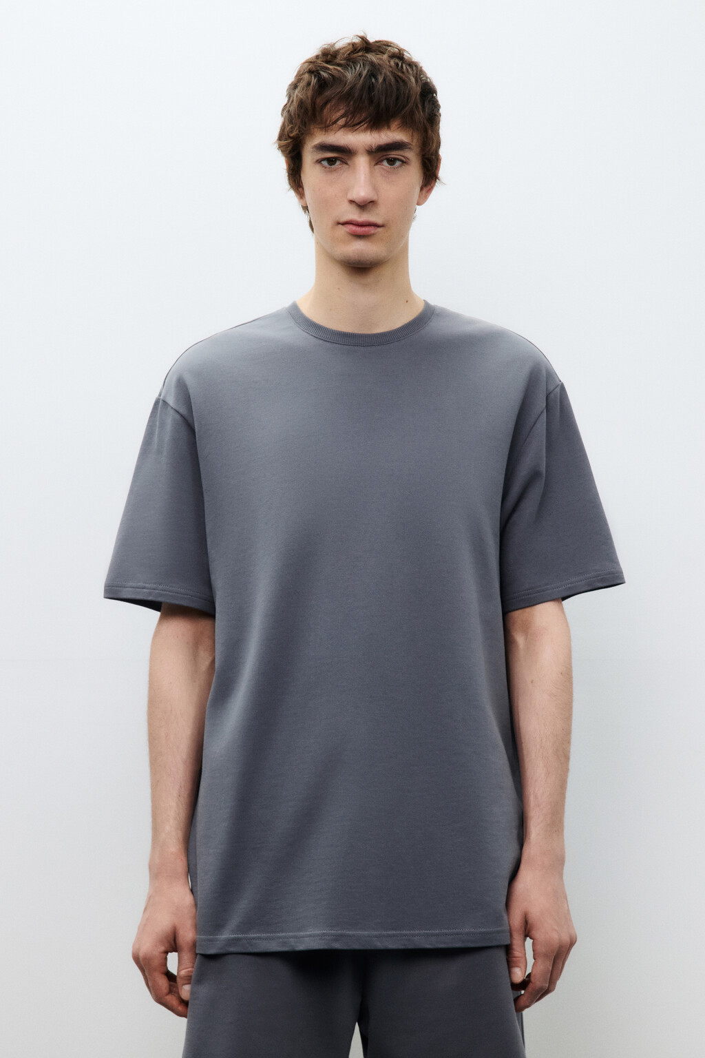Футболка базовая из хлопкового трикотажа - цвет серый - 2