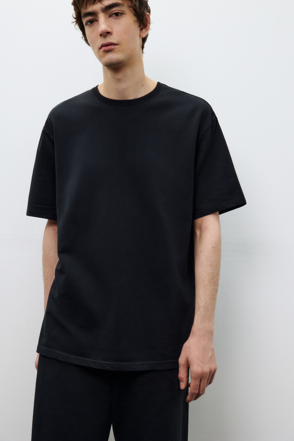 Футболка базовая из хлопкового трикотажа - цвет черный - 1