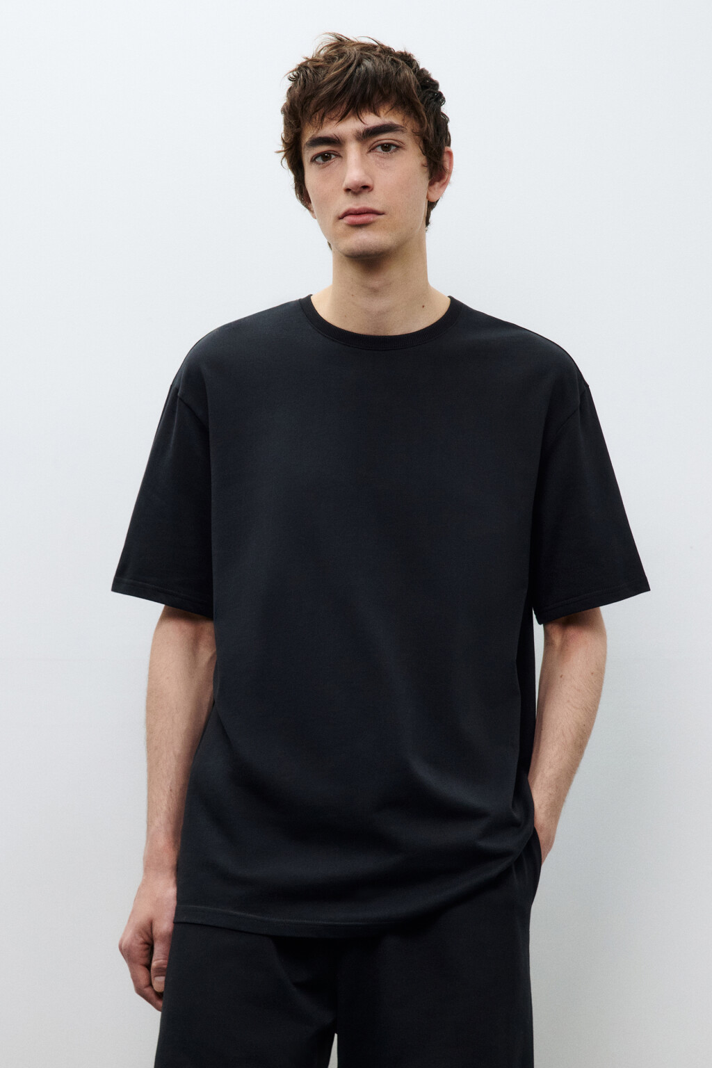 Футболка базовая из хлопкового трикотажа - цвет черный - 2