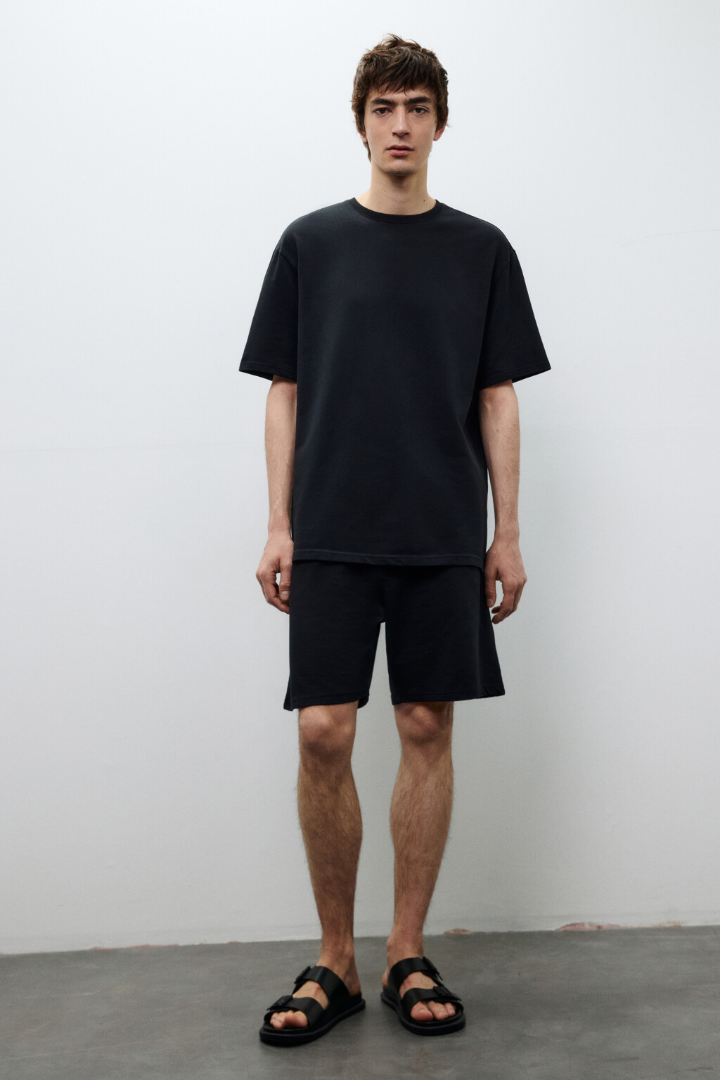 Футболка базовая из хлопкового трикотажа - цвет черный - 4