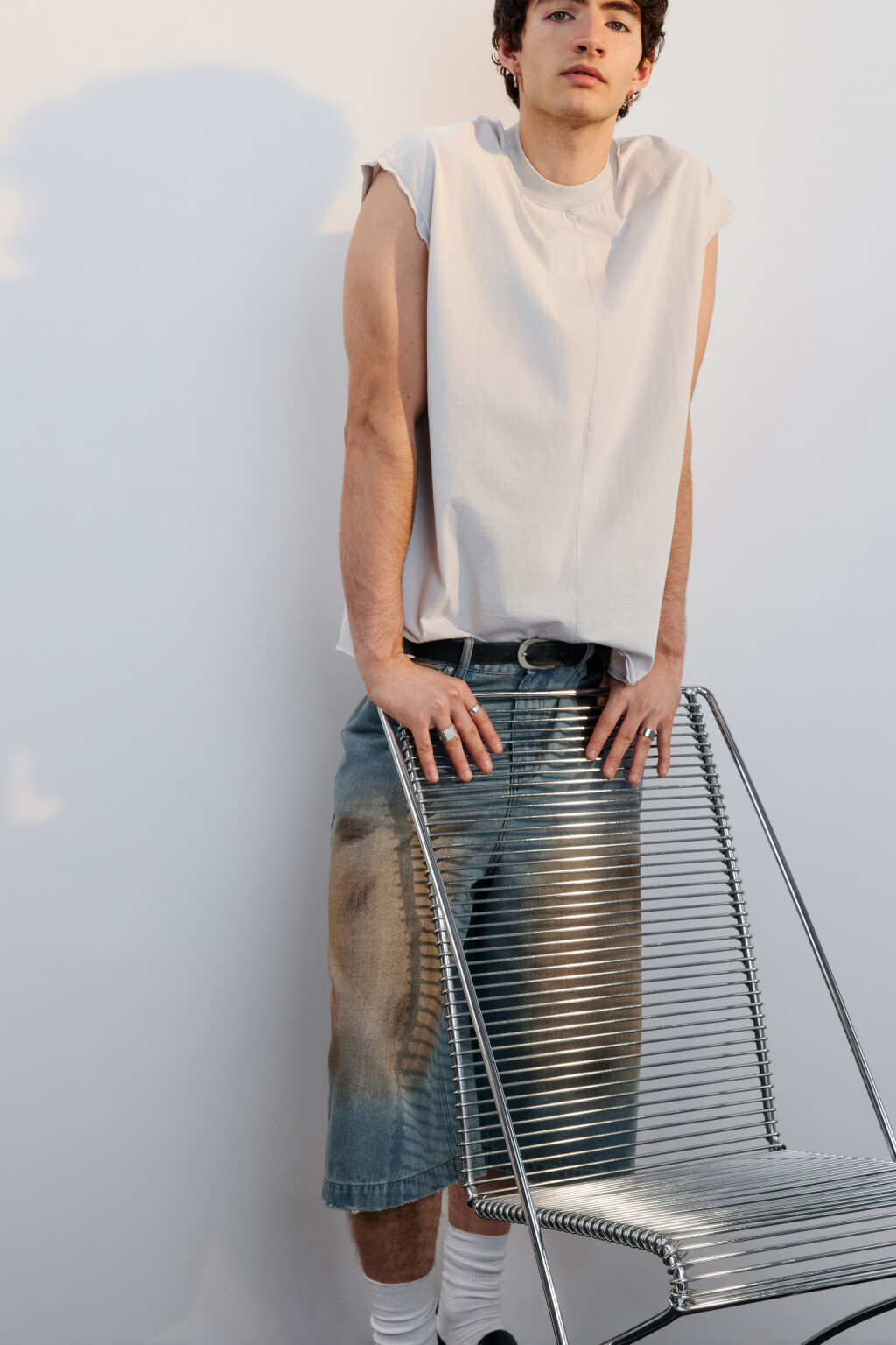 Футболка хлопковая с обрезанными рукавами - цвет белый - 1