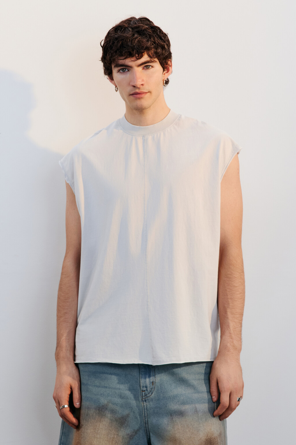 Футболка хлопковая с обрезанными рукавами - цвет белый - 3